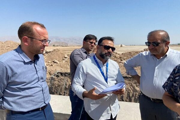 بازدید میدانی از روند بهسازی سطوح پروازی فرودگاه داراب فرودگاه داراب