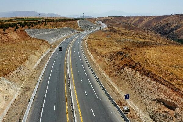 استان زنجان در مسیر توسعه و ترقی با اجرای ۷ پروژه در حوزه راه آزادراه شیراز-اصفهان