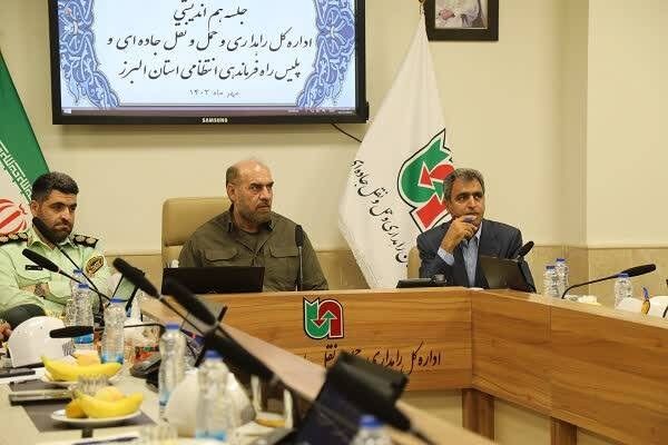برگزاری نشست هماندیشی مدیرکل راهداری و حملونقل جادهای البرز با فرماندهان پلیس راه استان نشست خبری