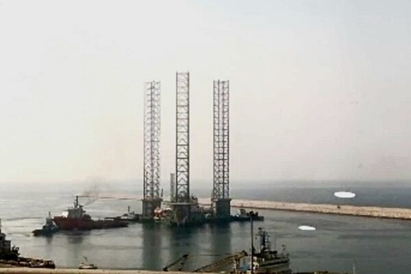 عملیات موفق پهلودهی سکوی حفاری در مجتمع بندری پارس عسلویه پهلودهی