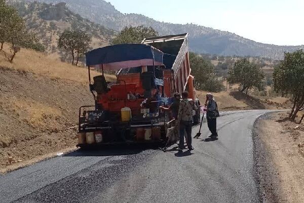 انجام بیش از ۶۵ کیلومتر روکش آسفالت حفاظتی در  راههای شهرستان کوهدشت روکش آسفالت