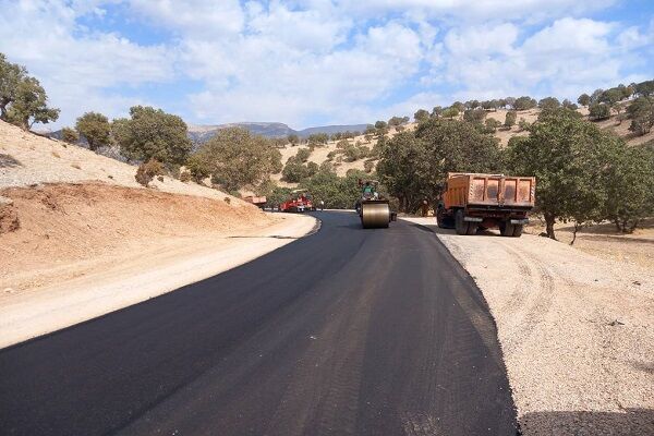 تیغ زنی، تسطیح و رگلاژ ۲ هزار و۶۰۰ کیلومتر از راه های شنی و خاکی شهرستان کوثر روکش آسفالت راه روستایی ملکشاهی