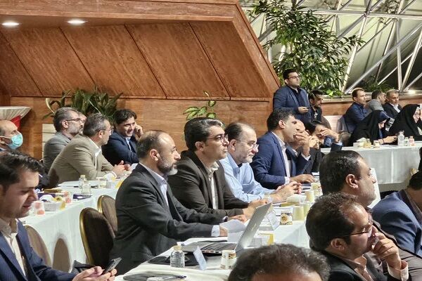 تقدیر مدیرعامل شرکت بازآفرینی شهری ایران از اداره کل راه و شهرسازی استان همدان جلسه