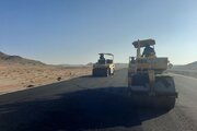 ببینید| بازدید مدیر کل راه و شهرسازی استان سیستان و بلوچستان از عملیات آسفالت قطعه سه بزرگراه زابل- زاهدان