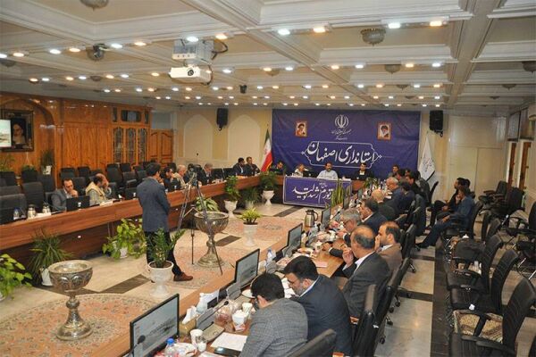 زمین حدود۲۰۰ متری به ۲ خانوار سه فرزندی اختصاص می یابد عکس اخبار شورای مسکن وباز افرینی اصفهان