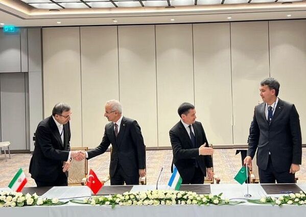 امضای برنامه عملیاتی راهگذر حمل و نقلی چین به اروپا از مسیر  ایران در اجلاس اکو