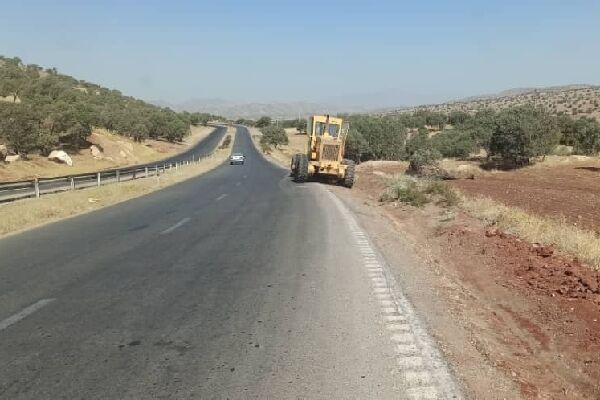 پاکسازی ۳۰۰ کیلومتر از حریم راههای شهرستان چگنی پاکسازی ۳۰۰ کیلومتر از حریم راههای شهرستان چگنی
