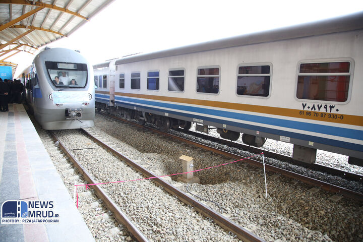 ببینید| راه‌آهن همدان-سنندج با حضور رئیس جمهوری و وزیر راه و شهرسازی در سنندج به بهره‌برداری رسید