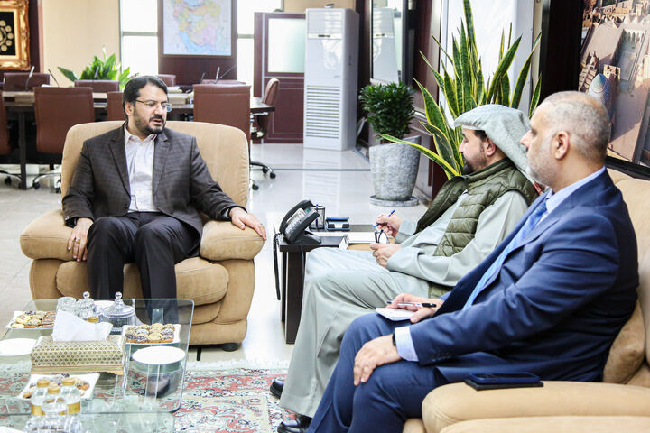 برنامهریزی برای برگزاری نشست کمیسیون مشترک اقتصادی ایران و امارات/ محکومیت جنایات رژیم صهیونیستی و لزوم توقف آن دیدار وزیر راه و شهرسازی با سفیر امارات