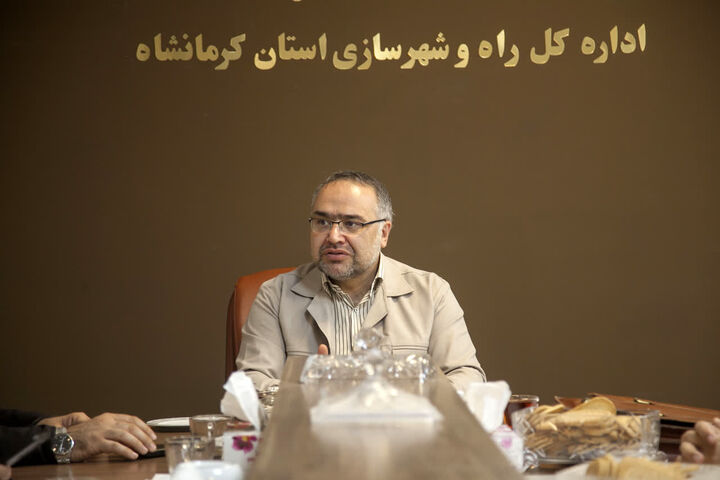 کرمانشاه هزار و ۲۰۰ هکتار بافت فرسوده دارد مدیرکل کل راه و شهرسازی کرمانشاه:
ساخت ۲ هزار واحد مسکن مهر در کرمانشاه