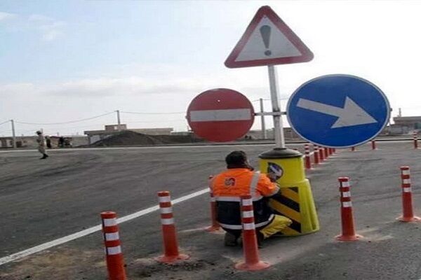 تعمیر و نصب بیش از ۳ هزار تابلو و علائم ایمنی در راههای البرز نصب تابلو علائم