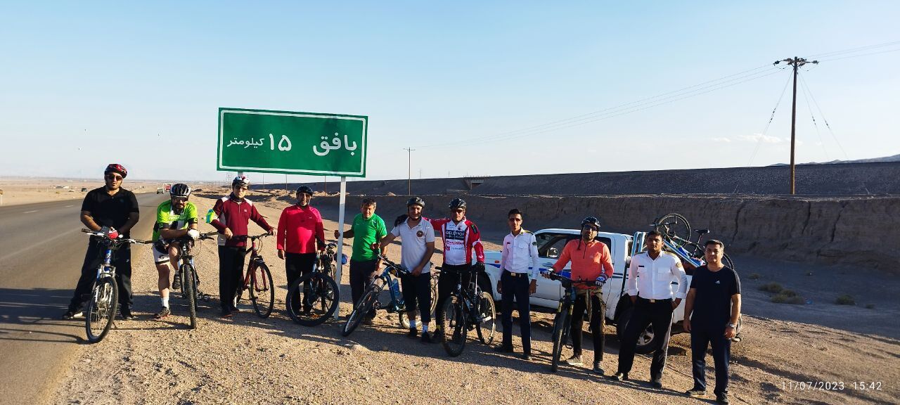 صعود کوهنوردان وزارت راه و شهرسازی به قله برفخانه استان یزد