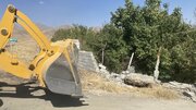 ببینید| تخریب و ازاد سازی  ساخت و ساز غیر مجاز در حریم محورهای شهرستان تویسرکان