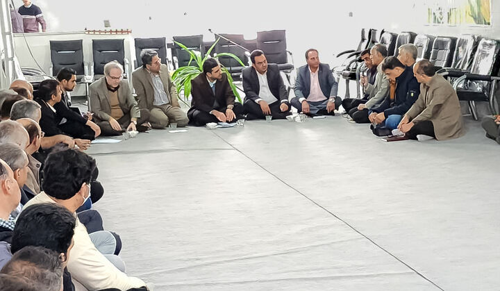 دیدار چهره به چهره مدیرکل راهداری استان یزد با فعالان حوزه حمل و نقل مدیر کل راهداری یزد