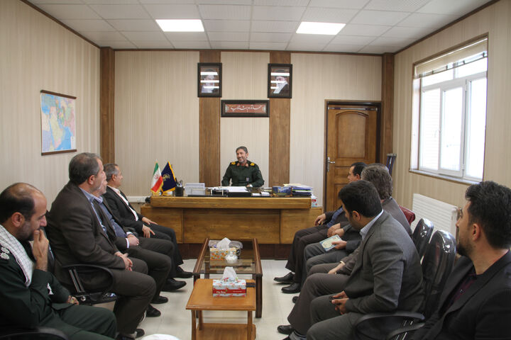 دیدار مدیرکل راه و شهرسازی اردبیل با فرمانده سپاه حضرت عباس (ع) استان اردبیل همکاری دو مجموعه خدمت رسان در حوزه ساخت مسکن حمایتی و توسعه راهها  تاثیر گذار است