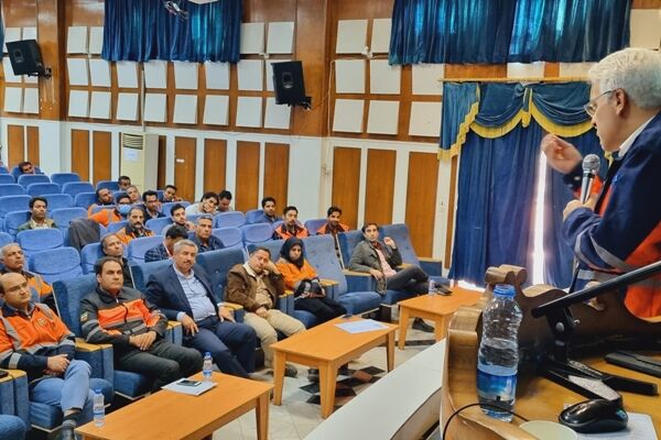 دوره آموزشی راهداری زمستانی اداره کل راهداری و حمل ونقل جادهای استان کرمان برگزار شد دوره آموزشی راهداری زمستانی اداره کل راهداری و حمل ونقل جاده ای استان كرمان برگزار شد
