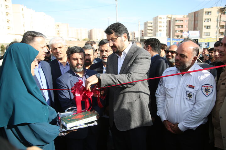 افتتاح مترو و تحویل ۴ هزار و ۳۸۱ واحد نهضت ملی مسکن در پرند/قرارداد تسهیلات ۳۰۱ هزار و ۲۶۸ واحد نهضت ملی در بانک مسکن منعقد شد  ببینید| افتتاح مسجد ، مرکز درمانی و بوستان در شهر جدید پرند با حضور وزیر راه و شهرسازی