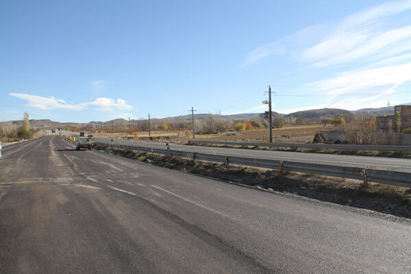 سرعت گرفتن ۵۰ درصد طرحهای راهسازی استان اردبیل با مصوبات سفر استانی رئیس جمهور با حمایت های دولت اقدامات چشمگیر در حوزه راه سازی در سالهای اخیر اتفاق افتاده است