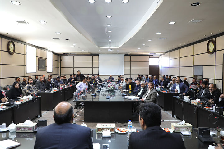ایجاد شبکه راهداری مردمی به منظور کاهش زمان پاکسازی محورهای روستایی در زمان بارش راهداری زمستانه یزد