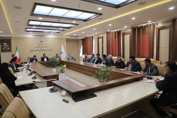 جلسه هماندیشی و پاسخگویی به مطالبات رانندگان با حضور مسئولین ارشد معدن چادرملو اداره کل راهداری یزد