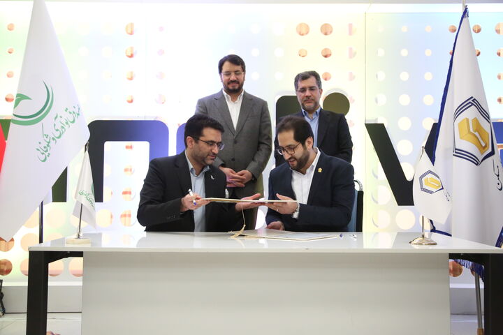 امضای توافقنامههای مشارکت دانش بنیانها در تولید فناورانه، با سرعت و با کیفیت مسکن  ببینید | بازدید وزير راه و شهرسازی از نمایشگاه تبادل فناوری در حوزه ساختمان و حملونقل با حضور ۵۰ شرکت دانش بنیان در صندوق نوآوری و شکوفایی