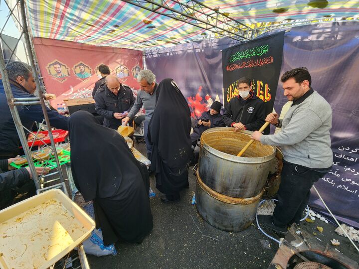 حضور کارکنان و بسیجیان وزارت راه و شهرسازی در تشییع ۲۸۰ شهید گمنام