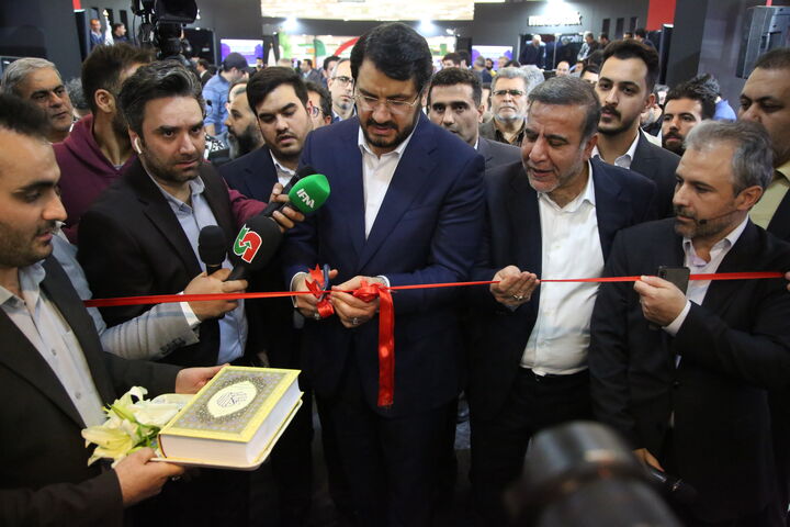 ۳ طرح دانش بنیان با حضور وزیر راه و شهرسازی در غرفه سازمان راهداری رونمایی شد ببینید| بازدید وزير راه و شهرسازی از هفتمین نمایشگاه بینالمللی حملونقل، لجستیک و صنایع وابسته