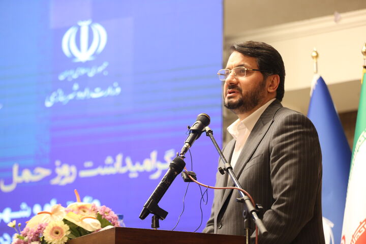 با کمک شما آینده درخشان تر در بهره برداری از ظرفیت های دریا رقم خواهیم زد ببینید| همایش توسعه دریامحور و گرامیداشت روز ملی حمل و نقل دریایی با حضور وزیر راه و شهرسازی