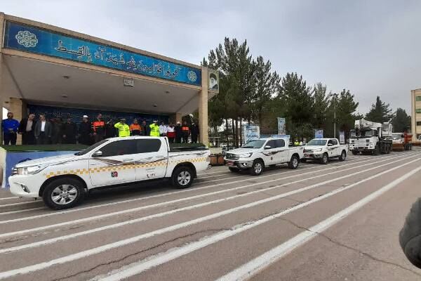 اعزام ماشین آلات راهداری، پلیس راه و یگانهای امدادی به گردنههای برفگیر در مراسم رزمایش راهداری زمستانی به مناسبت روز ايمنی حمل ونقل مانور ماشين آلات راهداری زمستانی استان كرمان برگزار شد