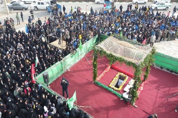 تشییع و خاکسپاری شهید گمنام دفاع مقدس در شهر جدید بینالود تشییع