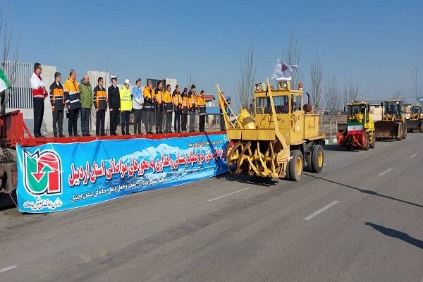 اعزام ۸۰ اکیپ راهداری به محورهای مواصلاتی برفگیر استان اردبیل اعزام