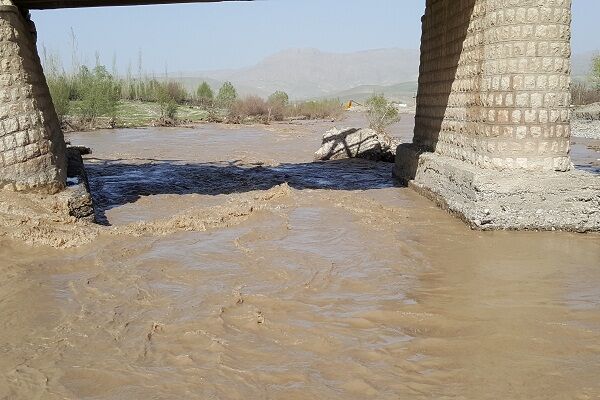 لایروبی و تنقیه ۲۵۰ پل در محورهای مواصلاتی آذربایجانغربی ۲۰۱۷۰۴۲۴_۱۶۴۲۲۵.jpg