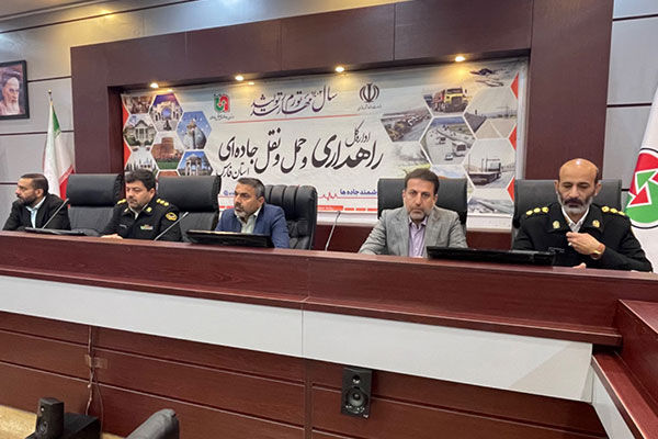 نشست مشترک راهداری و پلیس راه برای افزایش ایمنی در محورهای فارس