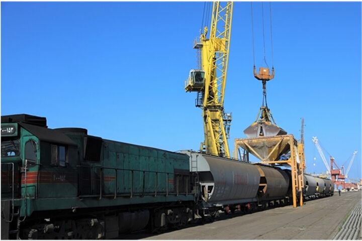 اولین حمل یکسره ریل پایه غلات در بندرامیرآباد کلید خورد ریل بندر