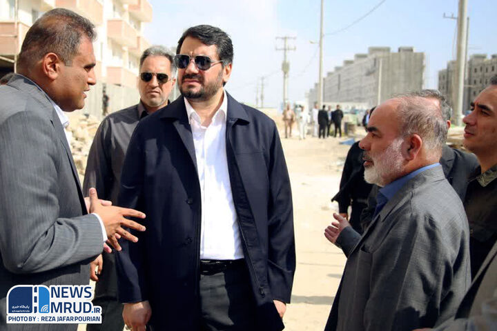 بازدید وزیر راه و شهرسای از طرح نهضت ملی مسکن شهرستان چابهار وزیر