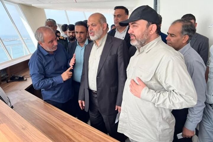 قدردانی وزیر کشور از خدمات سازمان بنادر و دریانوردی در جزیره بوموسی وزیر کشور بازدید