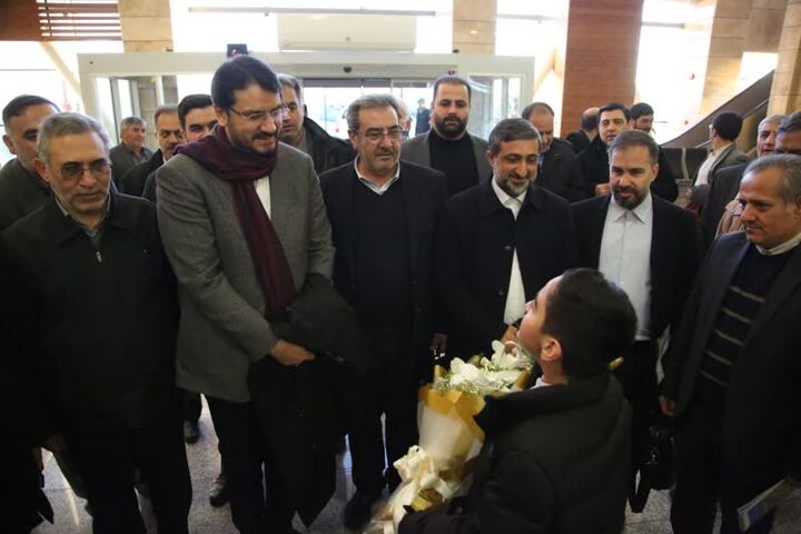 وزير راه و شهرسازي وارد اردبيل شد