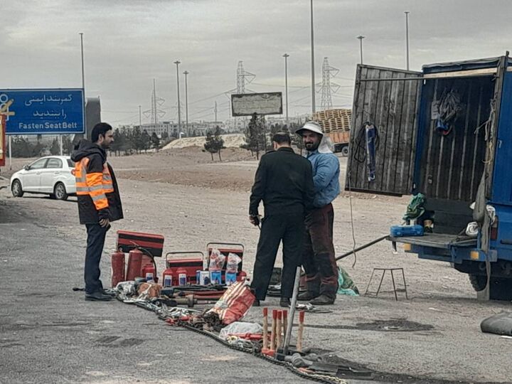جمع آوری دستفروشان آزادراه تهران - ساوه با حضور عوامل انتظامی اخطار و جمع آوری دستفروشان آزادراه تهران - ساوه با حضور عوامل انتظامی