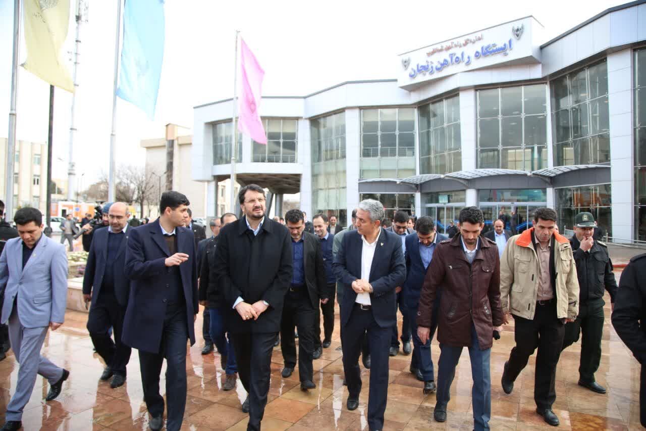 بازدید وزیر راه و شهرسازی از خط دوم راه‌آهن قزوین- زنجان