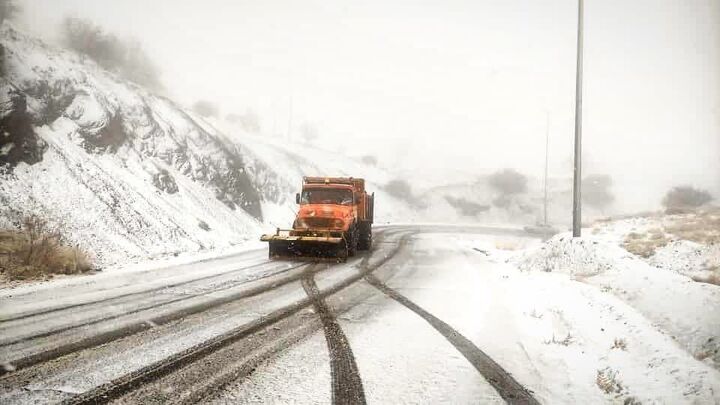 ۹۰ کیلومتر باند از راههای شهرستان تفرش برفروبی شد  برف