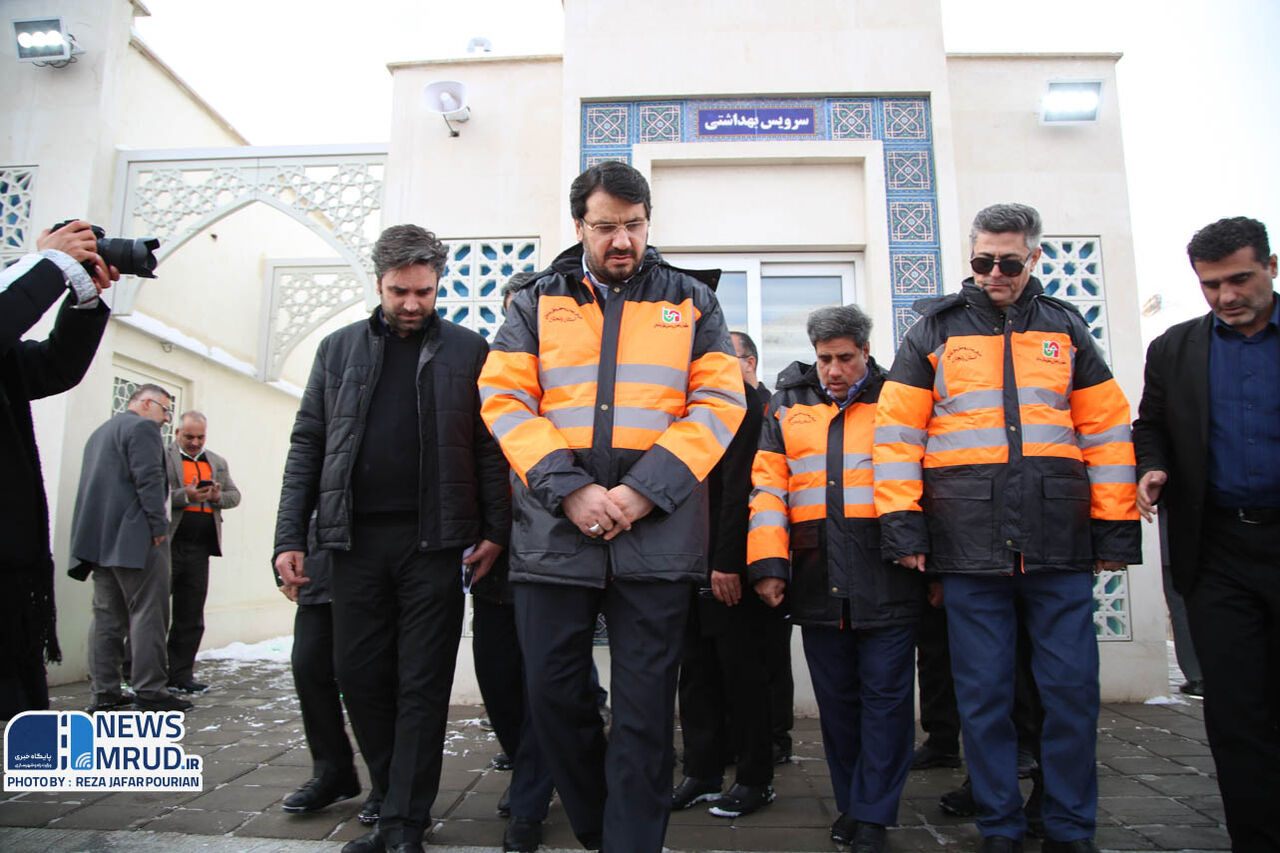 وزارت راه و شهرسازی دستگاه برگزیده در امر اقامه نماز شد