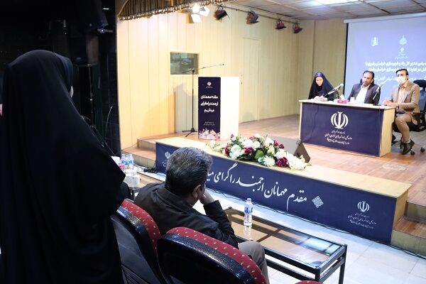 نشست صمیمی بانوان شاغل در اداره کل راه و شهرسازی خراسان رضوی با مدیرکل اداره کل راه و شهرسازی خراسان رضوی
