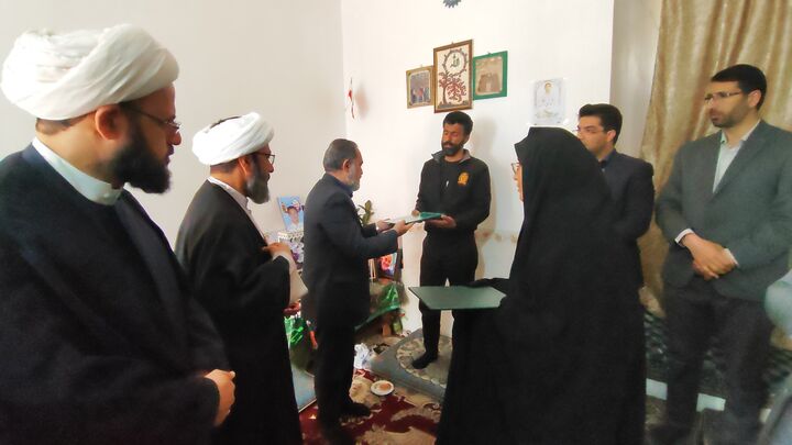دیدار با خانواده های دو شهید شهرستان زرند در حادثه تروریستی گلزار شهدای کرمان کرمان