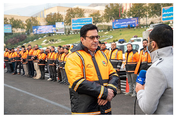 برفروبی و نمکپاشی ۴۵۰۰ کیلومتر باند توسط راهداران استان تهران برفروبی و نمکپاشی 4500 کیلومتر باند توسط راهداران استان تهران