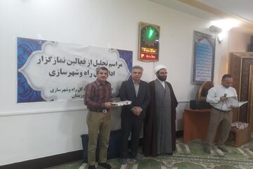 ببینید| آئین تقدیر از فعالان عرصه فریضه الهی نماز در اداره کل راه و شهرسازی خوزستان