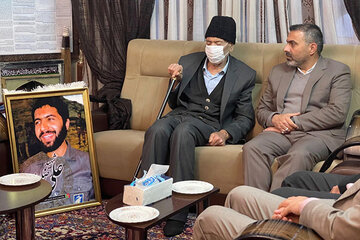 بازدید مدیر کل راهداری فارس با خانواده شهید