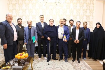 دیدار مشاور وزیر سردار احمد لو با خانواده بازنشسته جانباز فرودگاه بوشهر