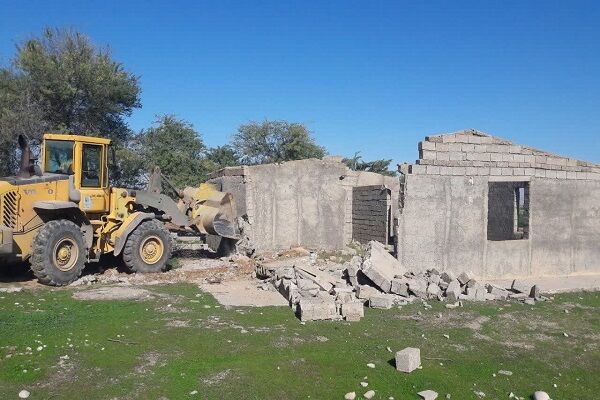 ببینید| تخریب ساخت و ساز های غیرمجاز و رفع تصرف اراضی دولتی در اندیمشک