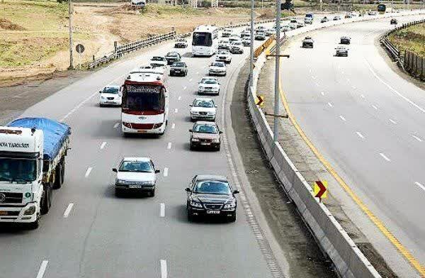 تردد بیش از ۲۴۰ میلیون خودرو در راههای استان مرکزی تردد