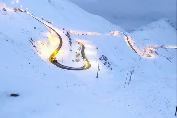 گردنه نقره کمر تفرش در استان مرکزی سفیدپوش شد  نقره کمر